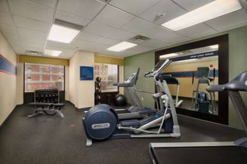 Hampton Inn &amp; Suites Canton 4