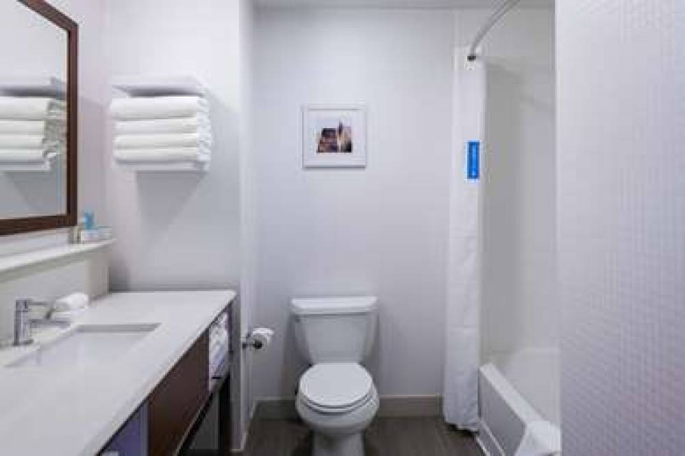 Hampton Inn &amp; Suites Chicago Burr Ridge 6