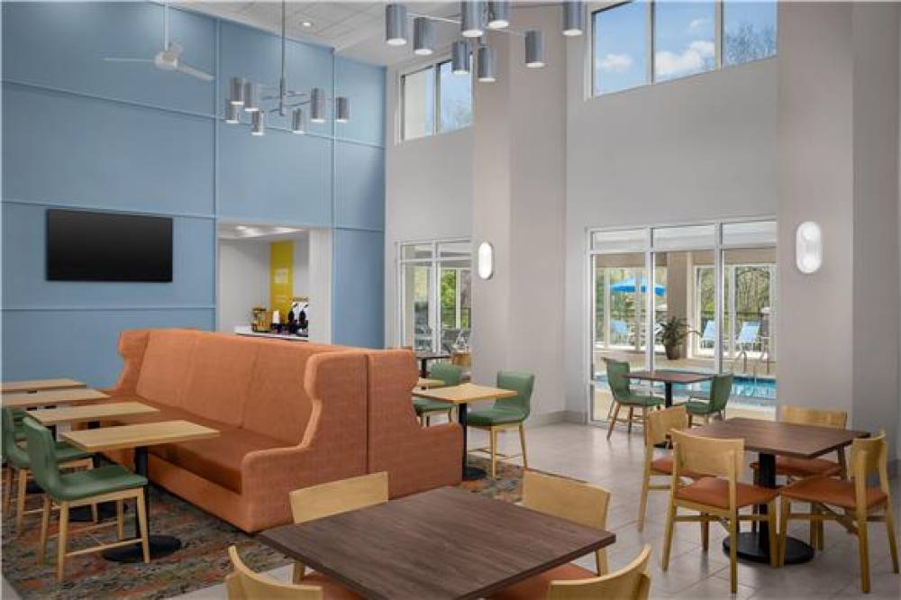 Hampton Inn &amp; Suites Clinton - I-26 10