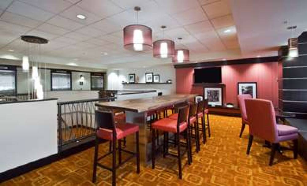Hampton Inn &amp; Suites Columbus Downtown 6