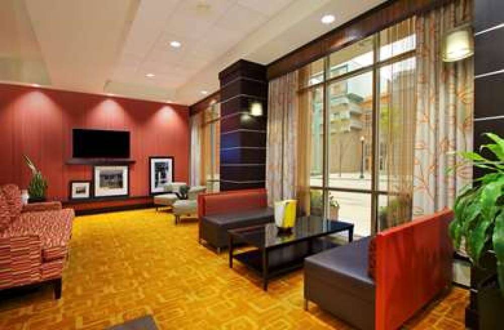 Hampton Inn &amp; Suites Columbus Downtown 10
