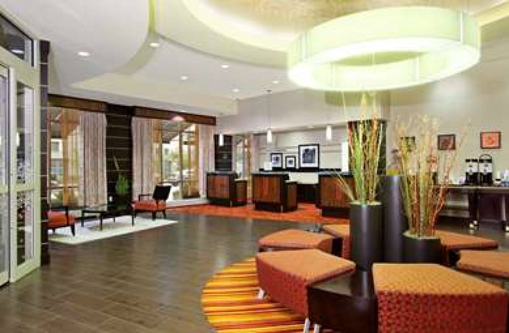 Hampton Inn &amp; Suites Columbus Downtown 9