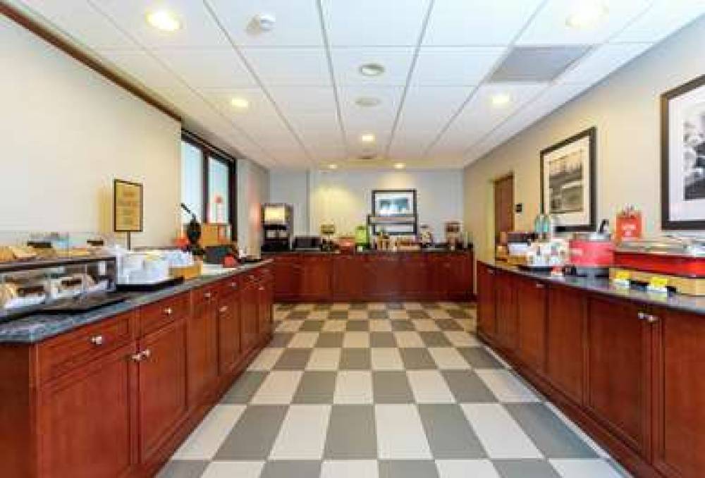 Hampton Inn &amp; Suites Ft. Pierce 6