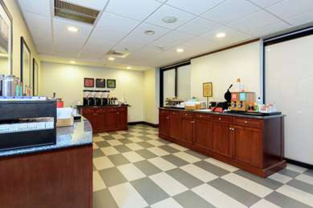 Hampton Inn &amp; Suites Ft. Pierce 8