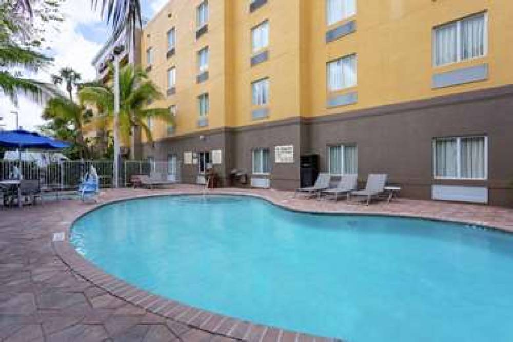 Hampton Inn &amp; Suites Ft. Pierce 5
