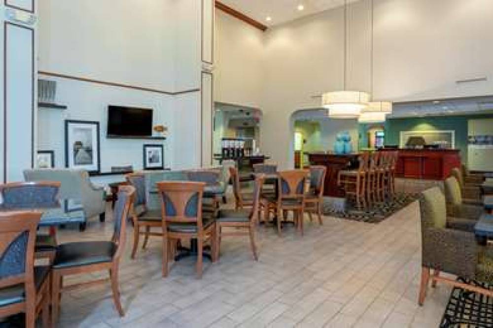 Hampton Inn &amp; Suites Ft. Pierce 2