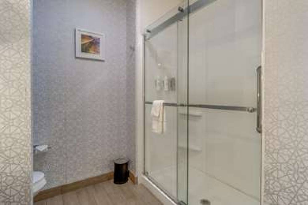 Hampton Inn &amp; Suites Gainesville 5