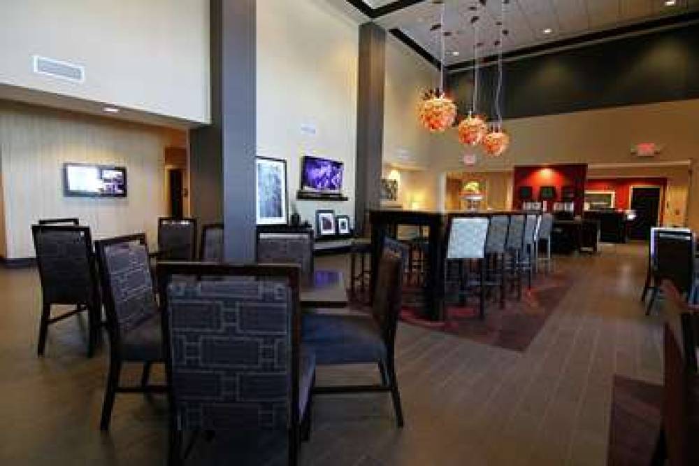 Hampton Inn &amp; Suites Grand Forks, ND 2