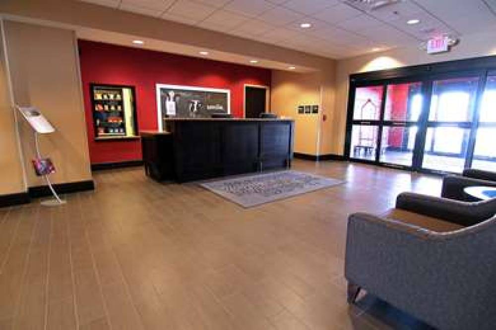 Hampton Inn &amp; Suites Grand Forks, ND 5