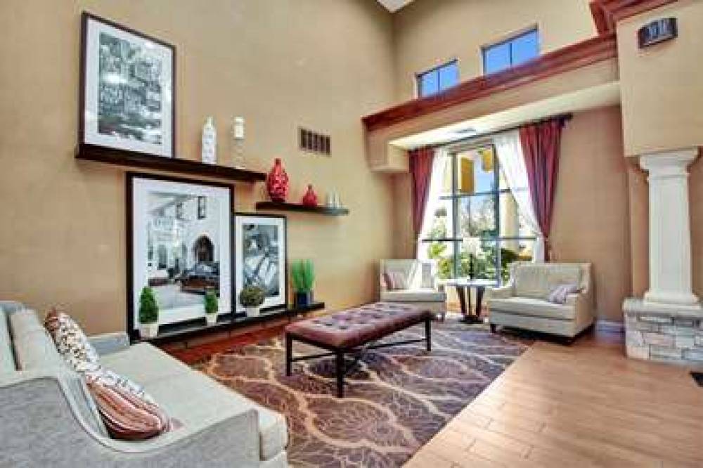 Hampton Inn &amp; Suites Hemet 5