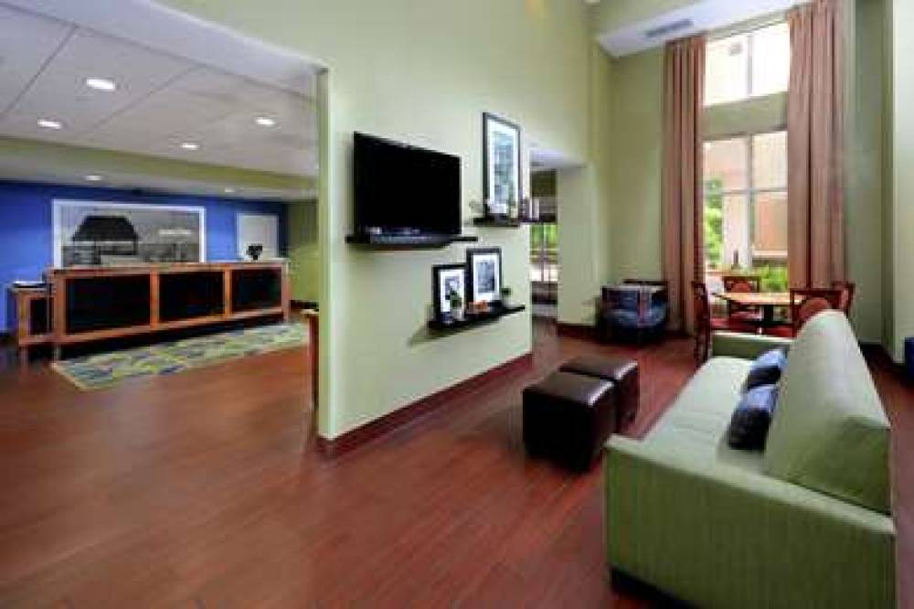 Hampton Inn &amp; Suites Huntersville, NC 4