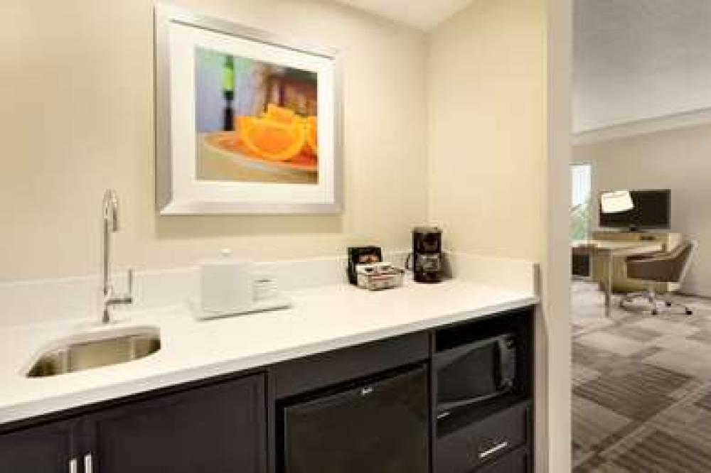 Hampton Inn &amp; Suites Largo 4