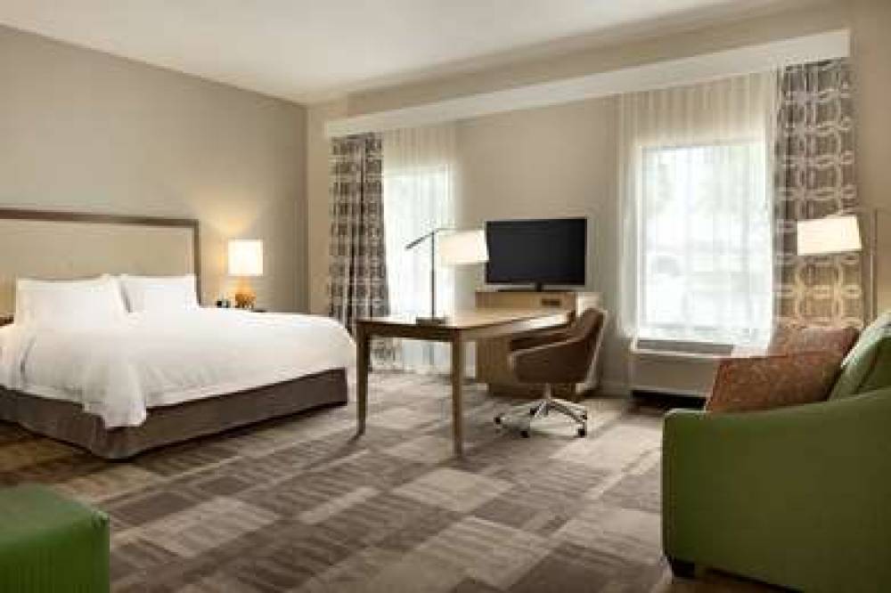 Hampton Inn &amp; Suites Largo 3