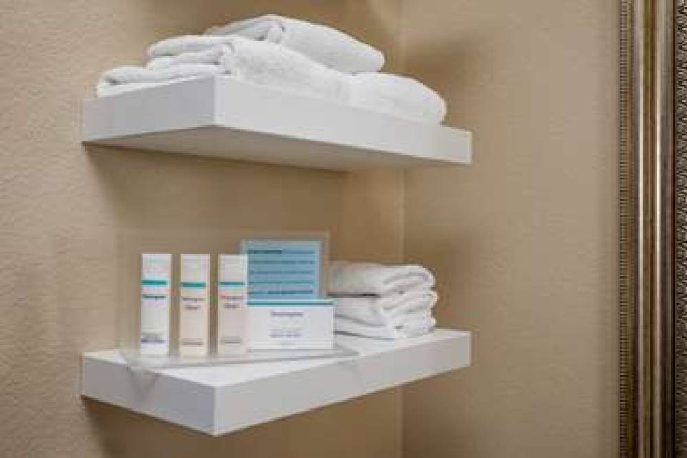 Hampton Inn &amp; Suites Las Vegas-Red Rock/Summe 10