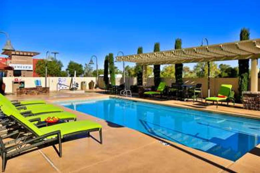 Hampton Inn &amp; Suites Las Vegas South 6