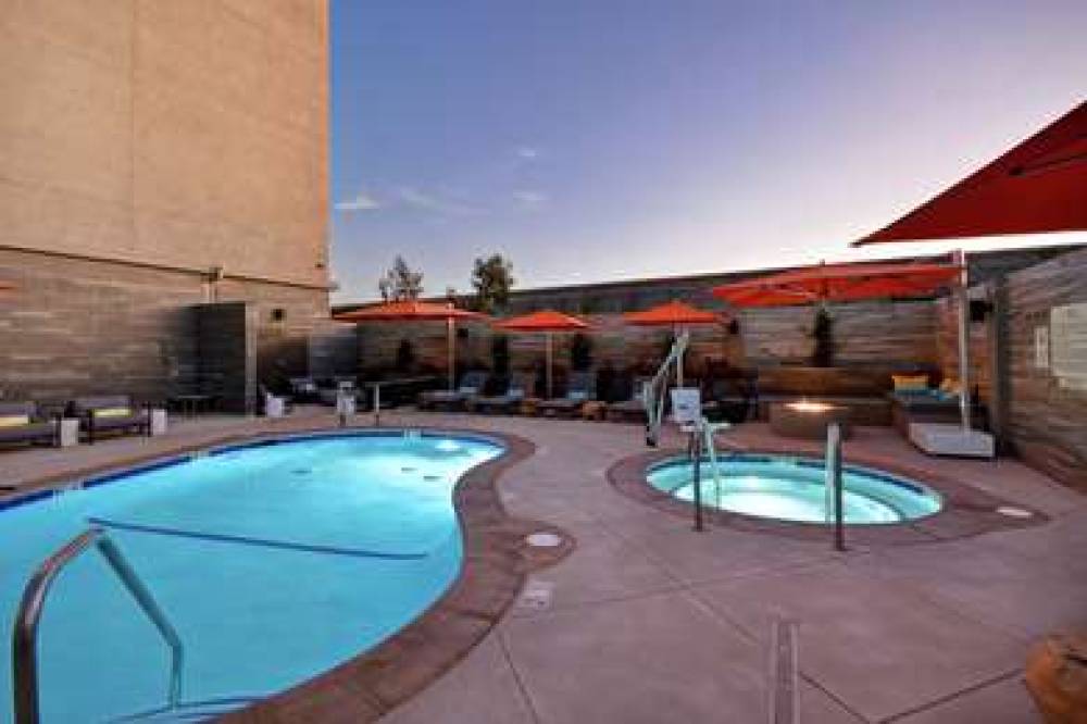 Hampton Inn &amp; Suites Los Angeles Burbank Airp 4
