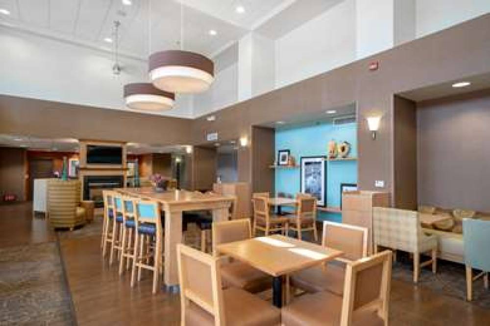 Hampton Inn &amp; Suites Madera 9