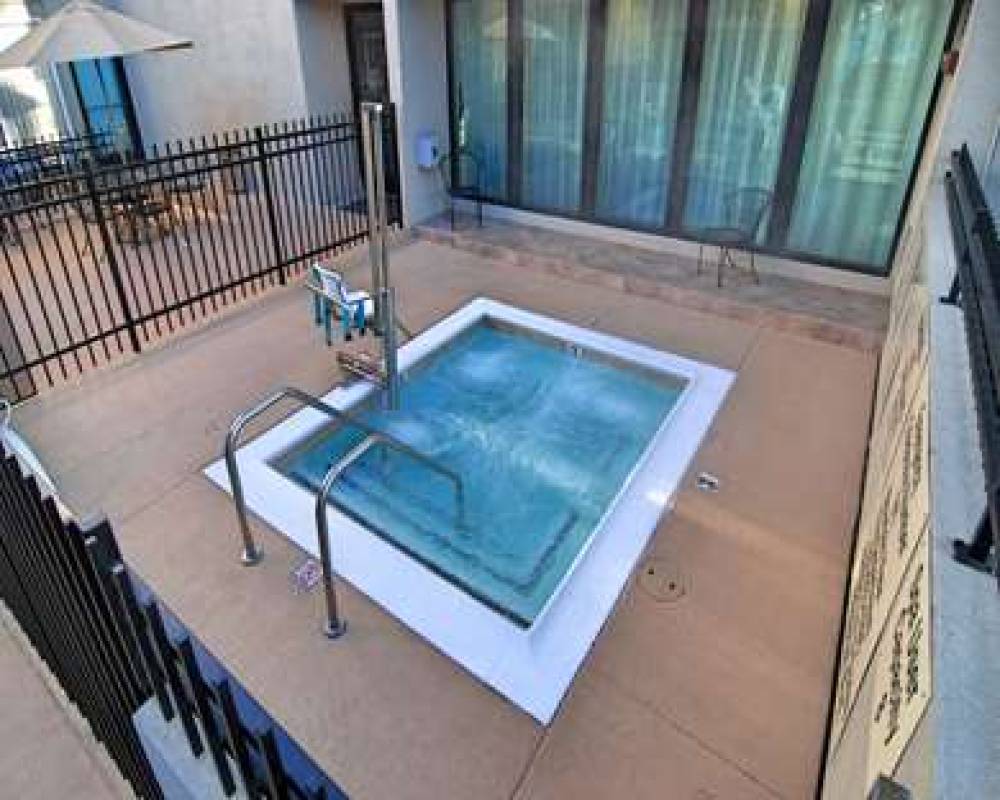 Hampton Inn &amp; Suites Mountain View 5