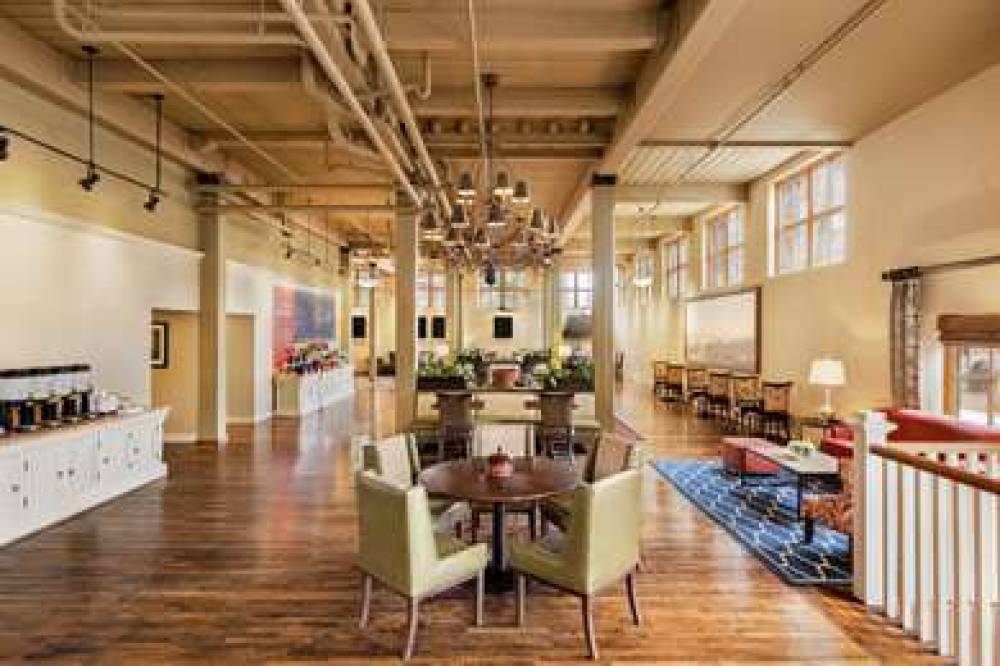 Hampton Inn &amp; Suites New Orleans Convention C 10
