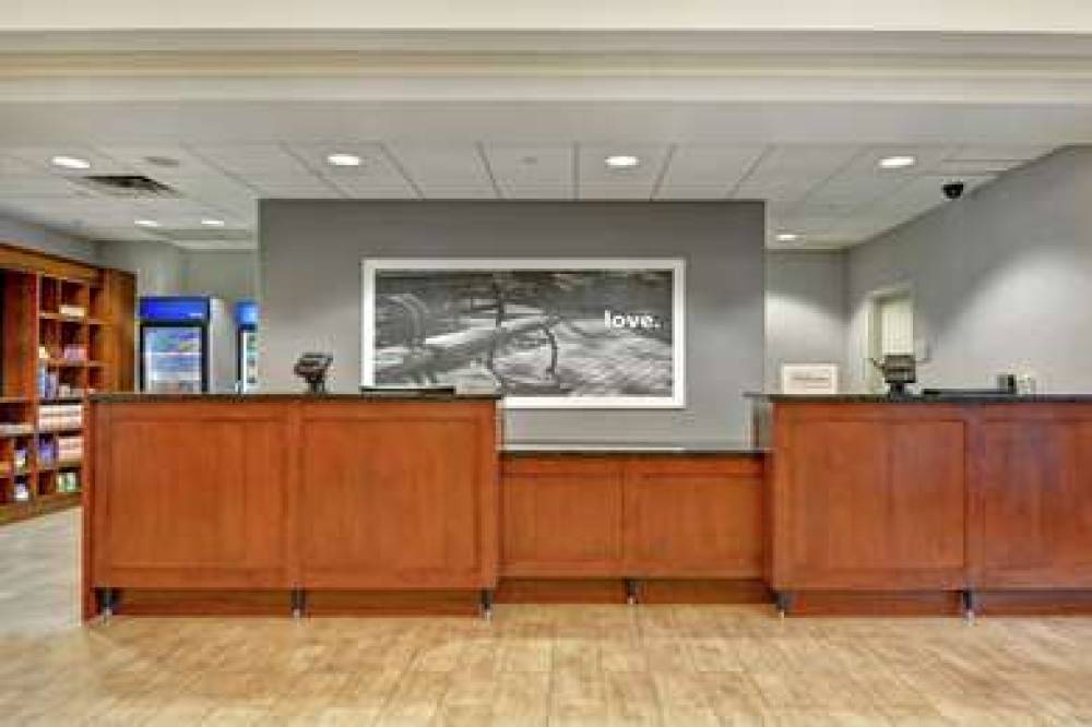 Hampton Inn &amp; Suites Newark-Harrison-Riverwalk 9