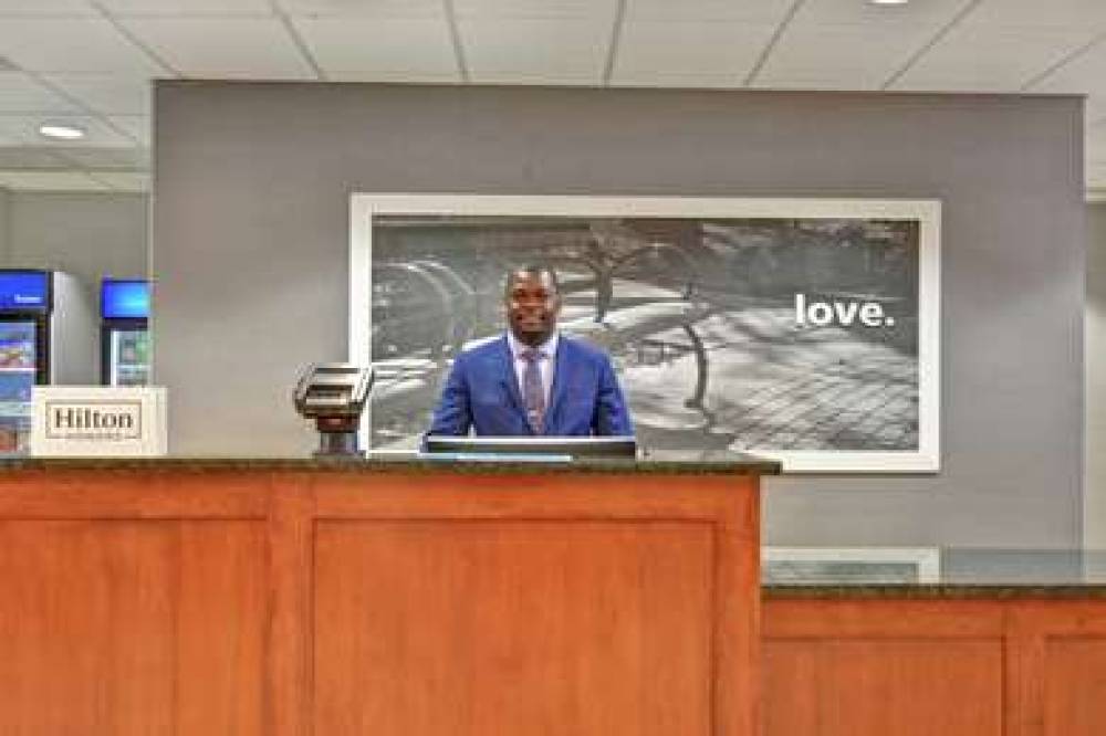 Hampton Inn &amp; Suites Newark-Harrison-Riverwalk 8
