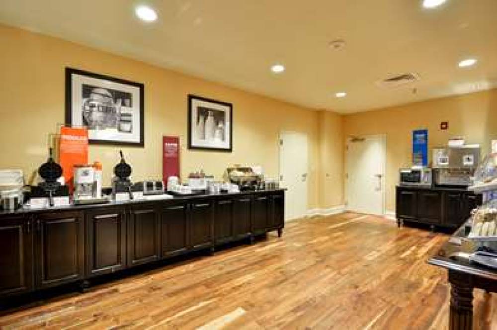 Hampton Inn &amp; Suites North Charleston-Univers 10