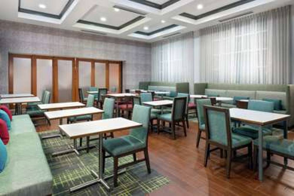 Hampton Inn &amp; Suites Orlando Airport @ Gatewa 9