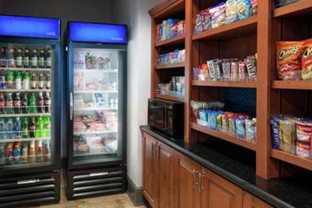 Hampton Inn &amp; Suites Orlando Airport @ Gatewa 10