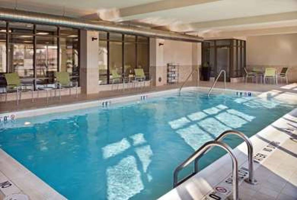 Hampton Inn &amp; Suites Pittsburgh/Waterfront-We 6