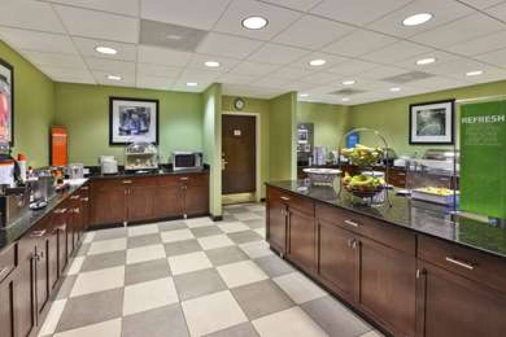 Hampton Inn &amp; Suites Providence-Warwick Airpo 8