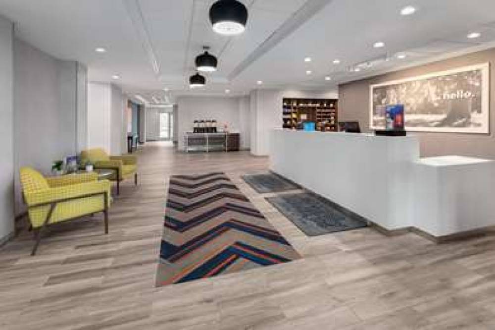 Hampton Inn &amp; Suites Saginaw, MI 9
