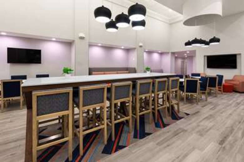 Hampton Inn &amp; Suites Saginaw, MI 7