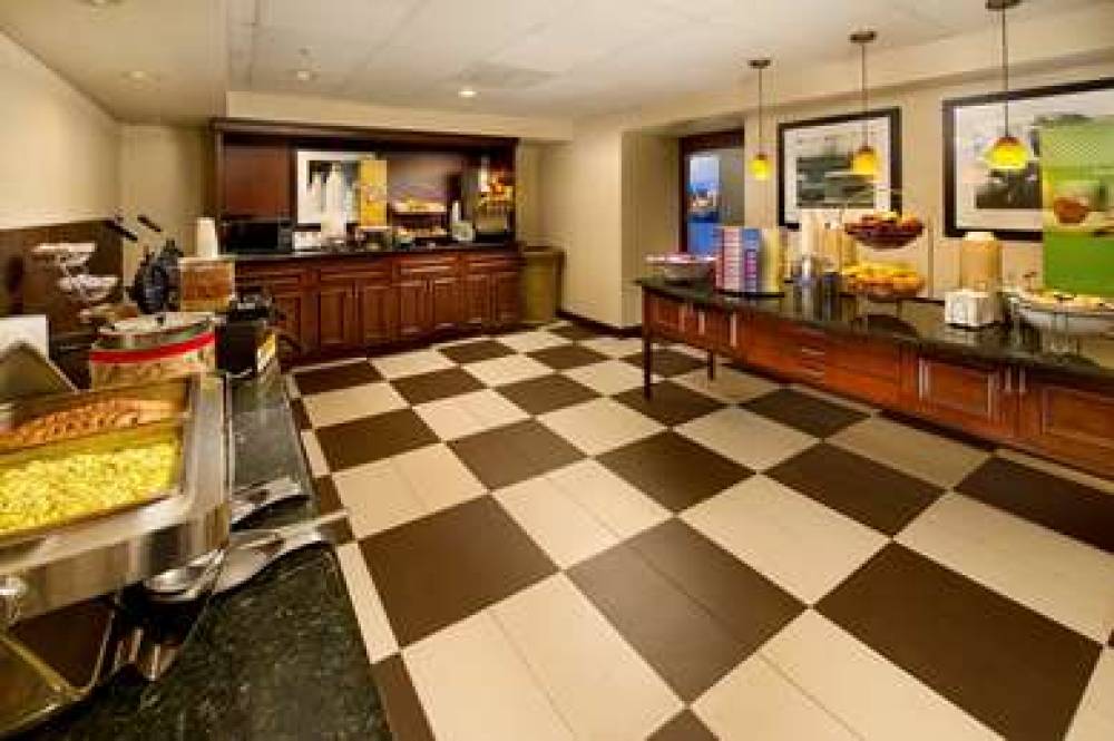 Hampton Inn &amp; Suites San Antonio Airport, TX 8
