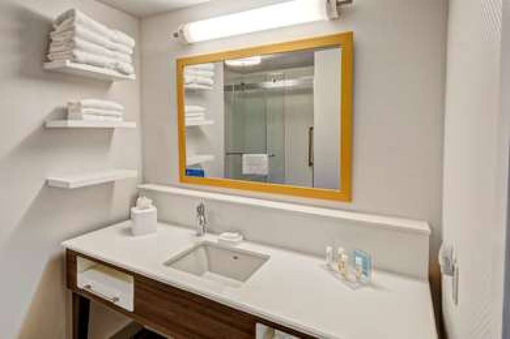 Hampton Inn &amp; Suites San Jose Airport, CA 10