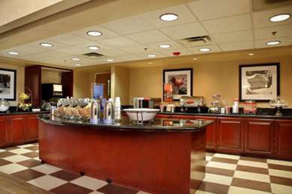 Hampton Inn &amp; Suites Scottsdale 10