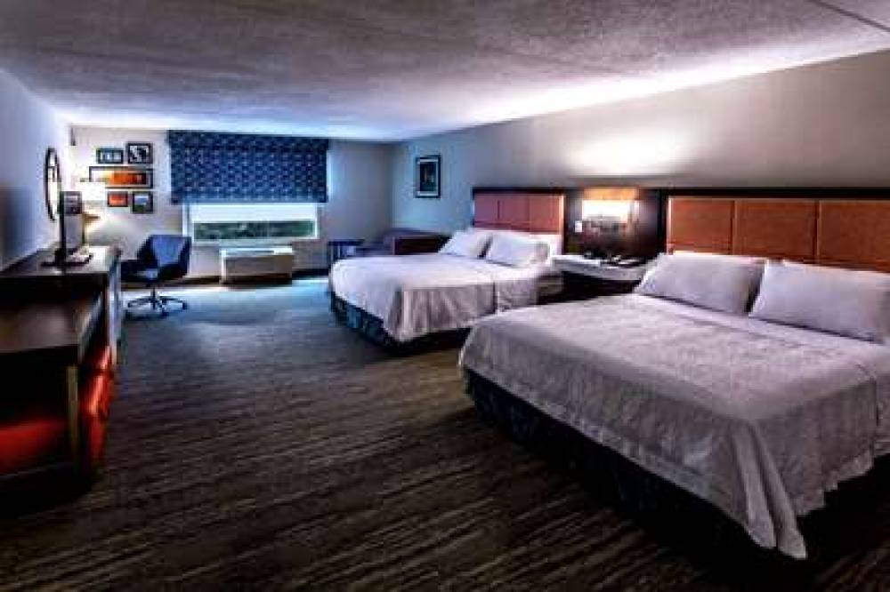 Hampton Inn &amp; Suites Staten Island 7