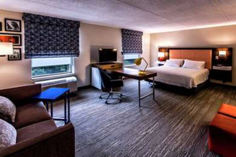 Hampton Inn &amp; Suites Staten Island 2