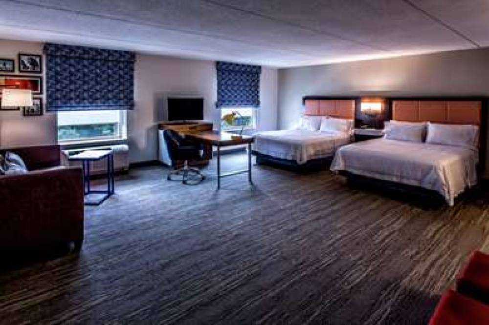 Hampton Inn &amp; Suites Staten Island 3