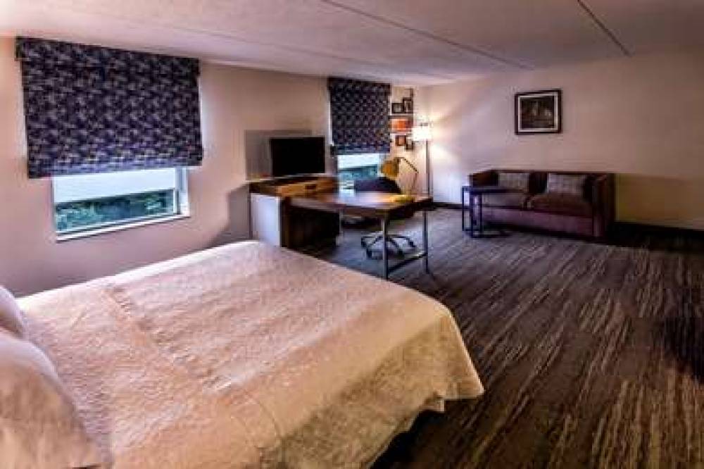 Hampton Inn &amp; Suites Staten Island 1