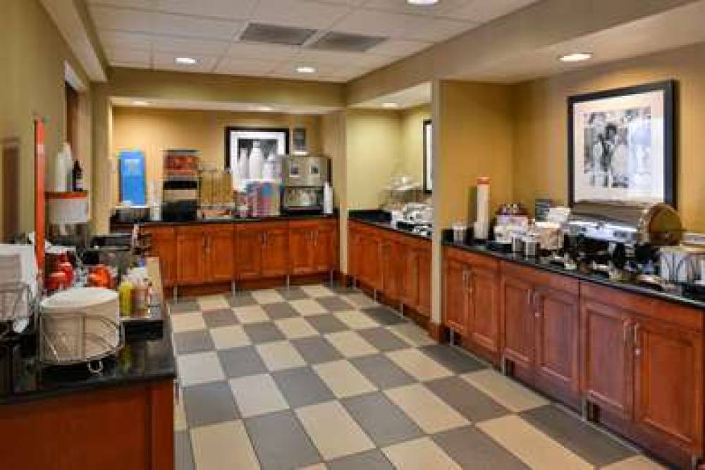 Hampton Inn &amp; Suites Tacoma-Mall 8