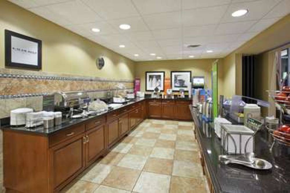 Hampton Inn &amp; Suites Wichita-Northeast 7