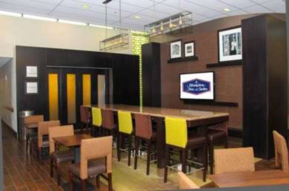 HAMPTON INN AND SUITES BOSTON-CROSS 6