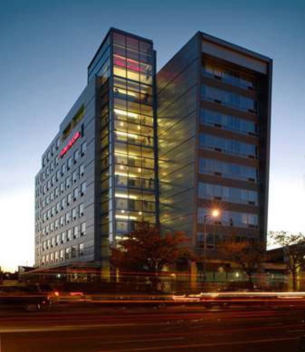 Hampton Inn And Suites Boston Cross