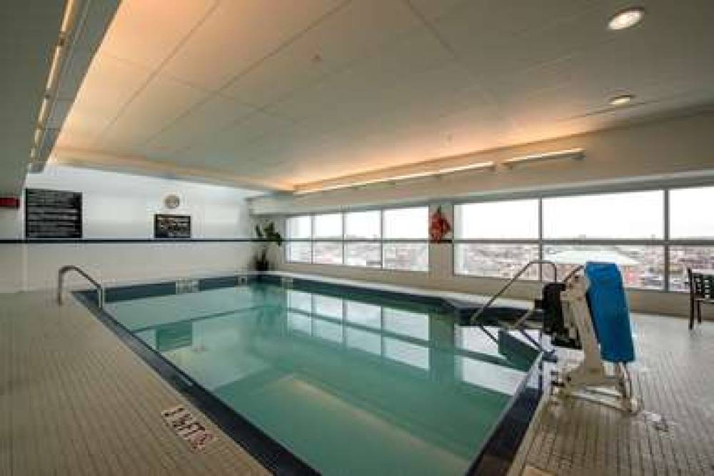 HAMPTON INN AND SUITES BOSTON-CROSS 4