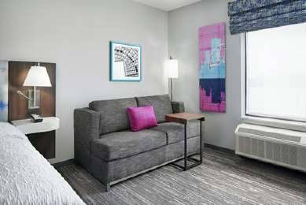 HAMPTON INN AND SUITES BRIDGEVIEW 6