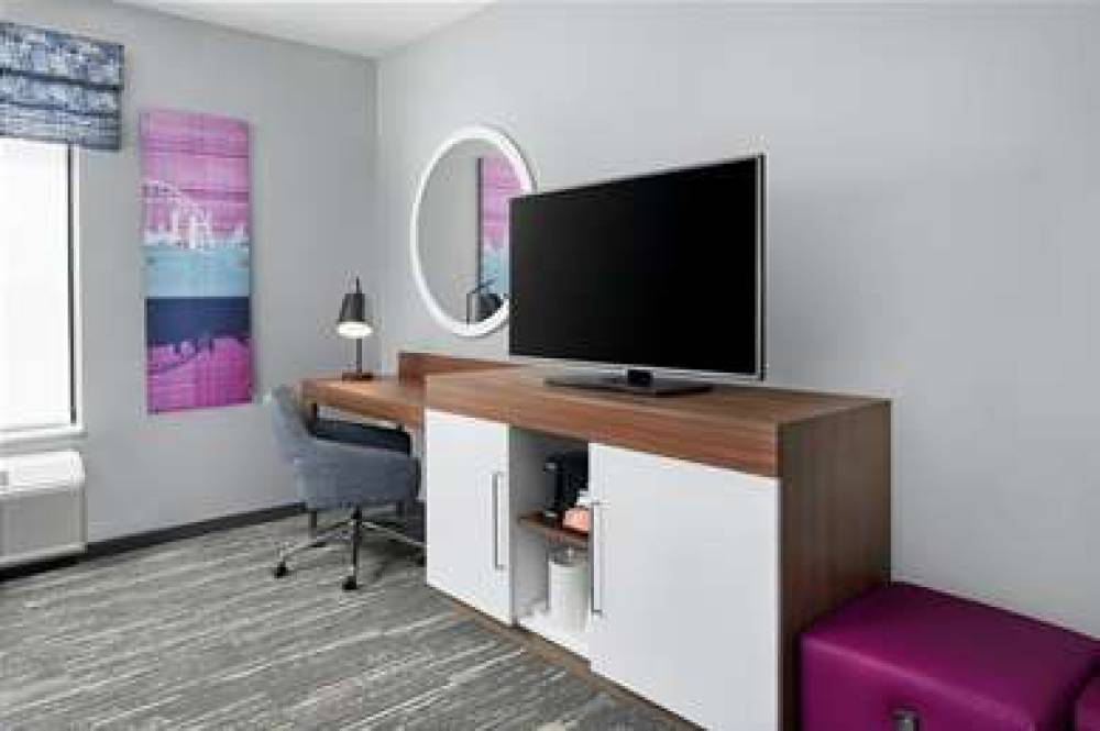 HAMPTON INN AND SUITES BRIDGEVIEW 3