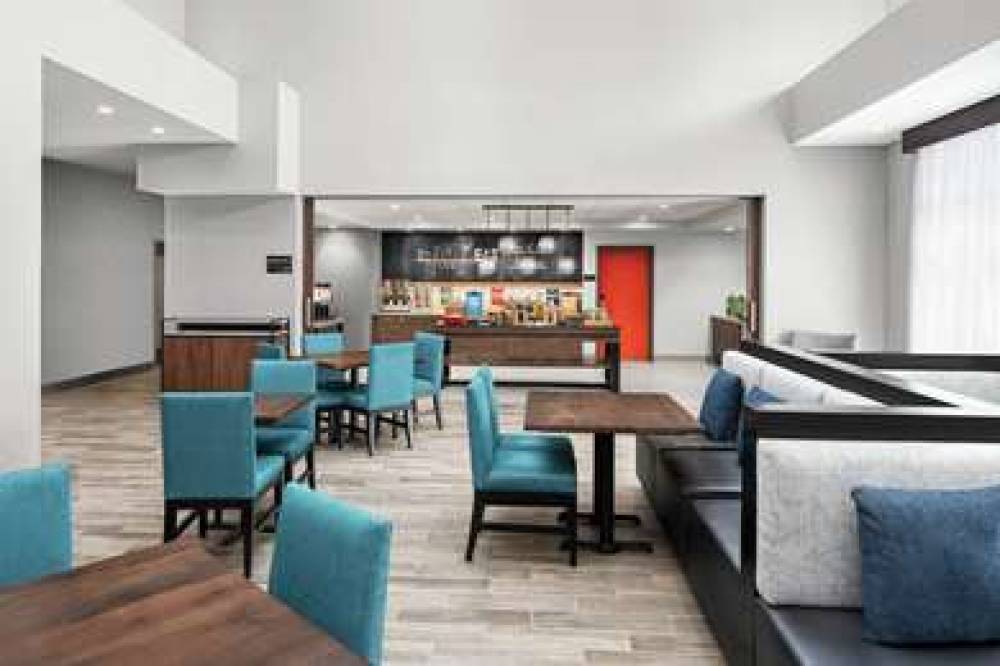 HAMPTON INN AND SUITES BRIDGEVIEW 8