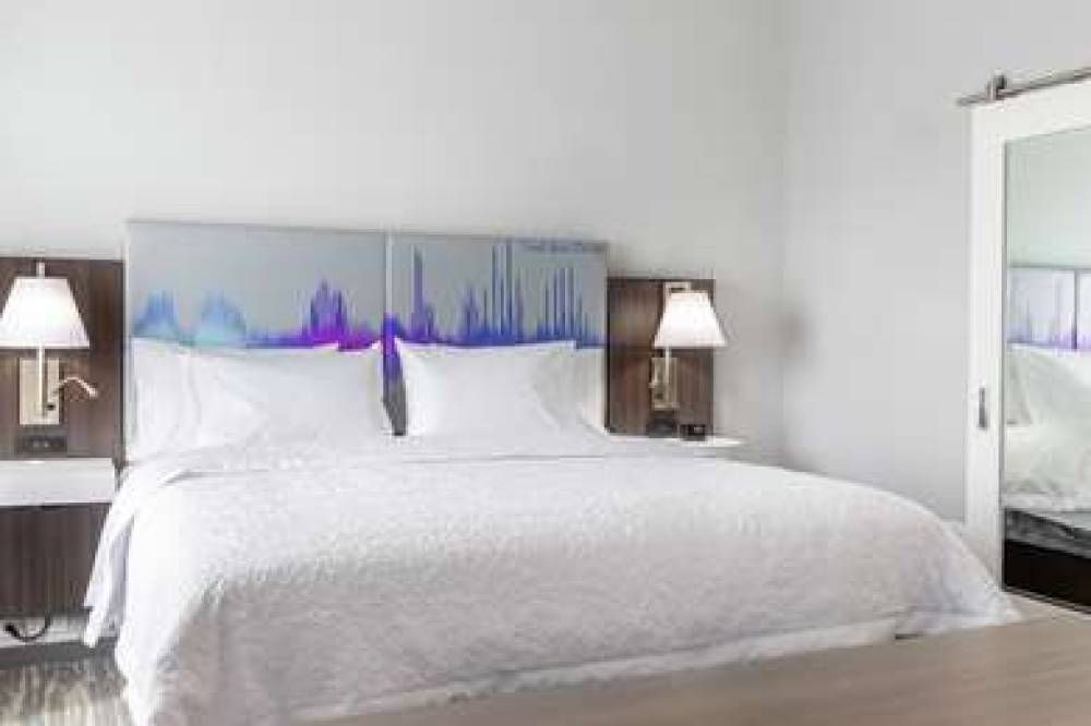 HAMPTON INN AND SUITES BRIDGEVIEW 5