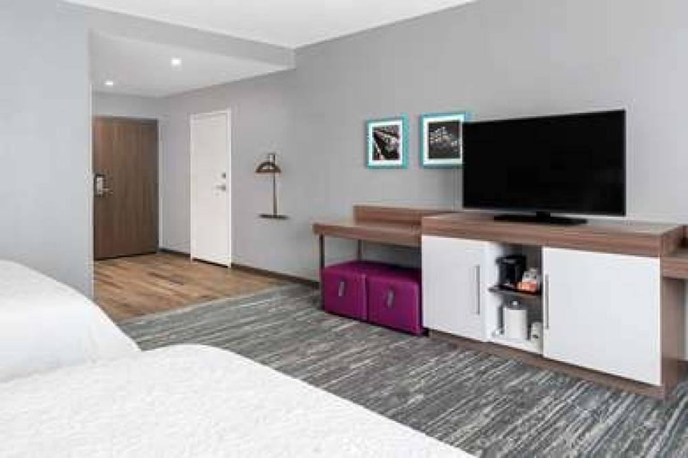 HAMPTON INN AND SUITES BRIDGEVIEW 2