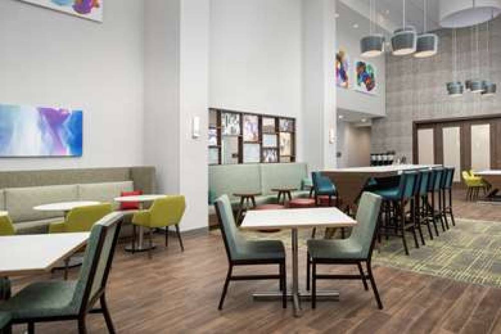 HAMPTON INN AND SUITES CLT AIRPORT 4